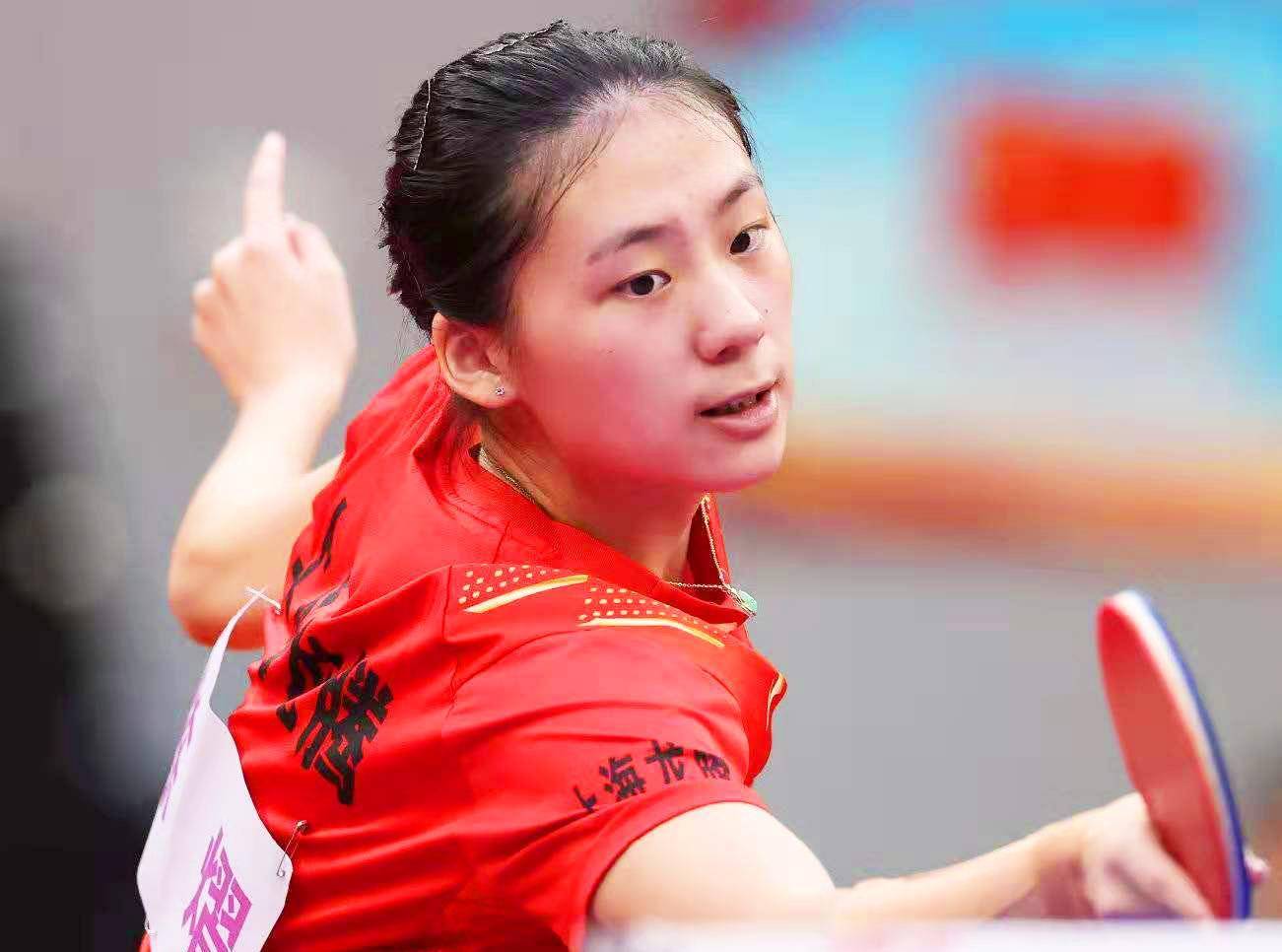 围绕球场形 围绕球场形